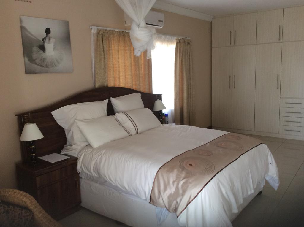 Palm Valley Lodge Chigumula Room photo